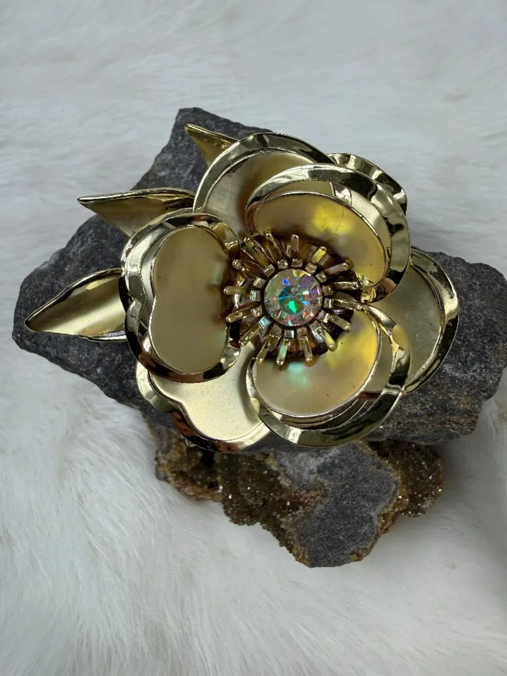 Vintage Gold Tone And Rhinestone Large Flower Brooch 2.25